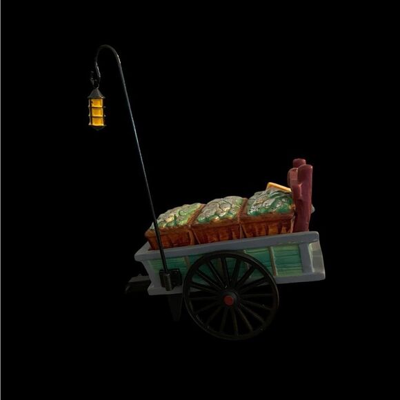 Department 56 Fishmonger and cart - Picture 6 of 8